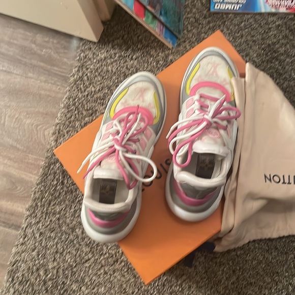 Authentic Louis Vuitton Spring collection Archlight sneakers. - Picture 5 of 7